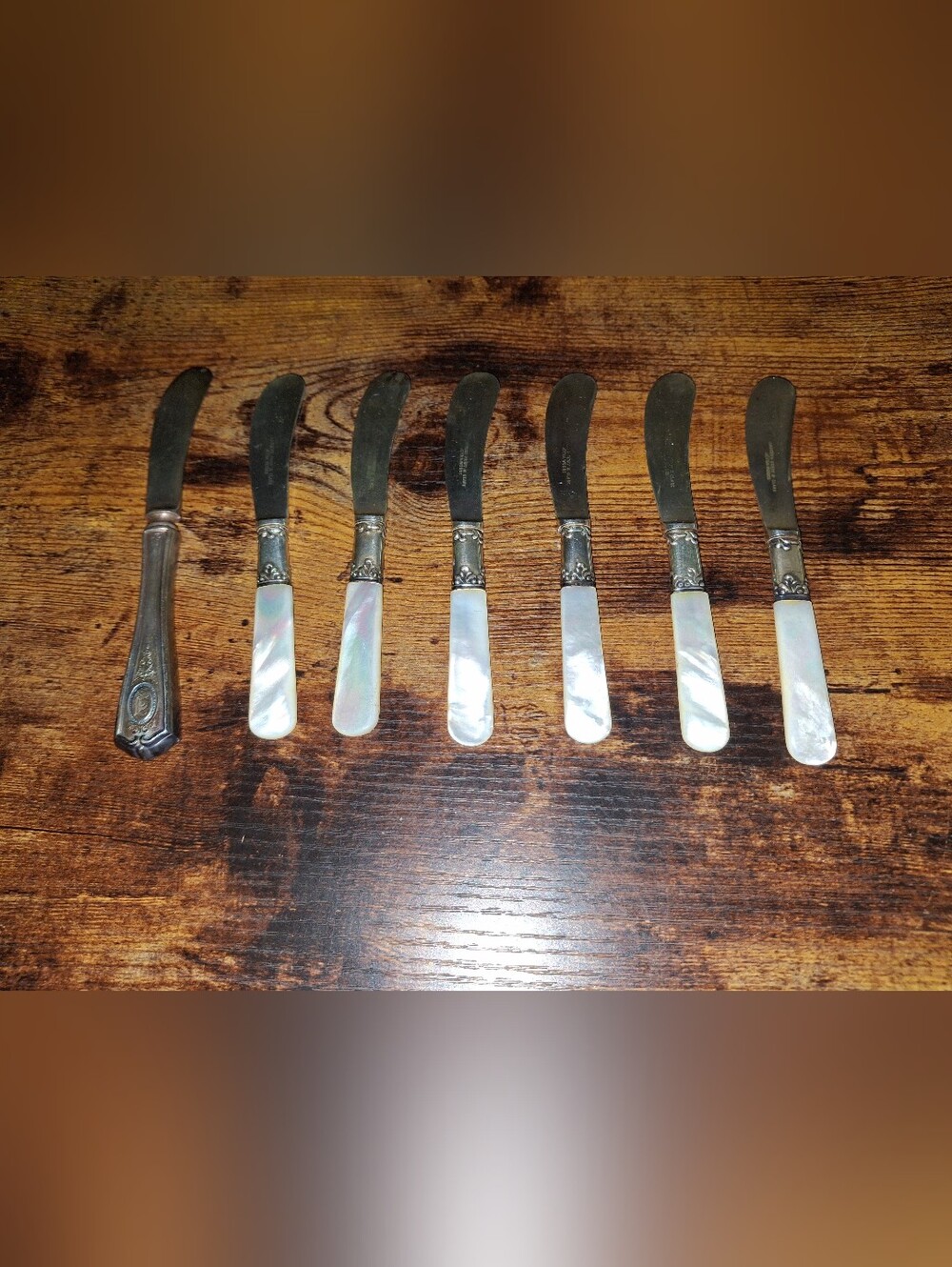 Antique Landers Frary Clark 6 Butter Knives Mother Of Pearl + Community Silver